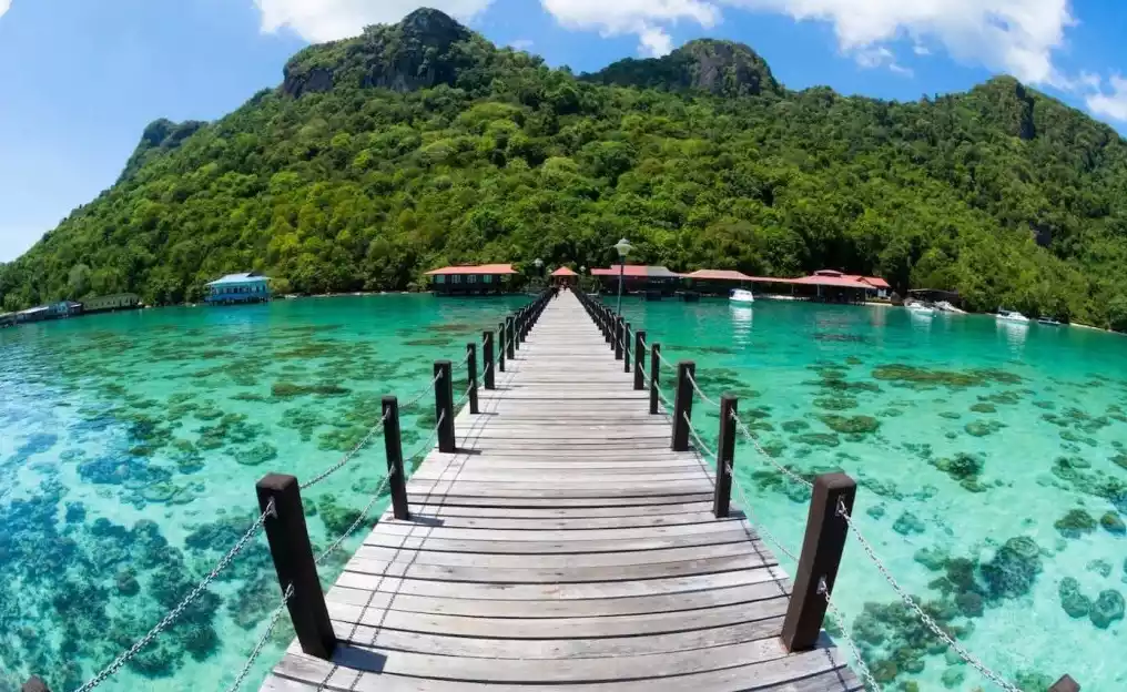 malaysia tioman island clear sea water